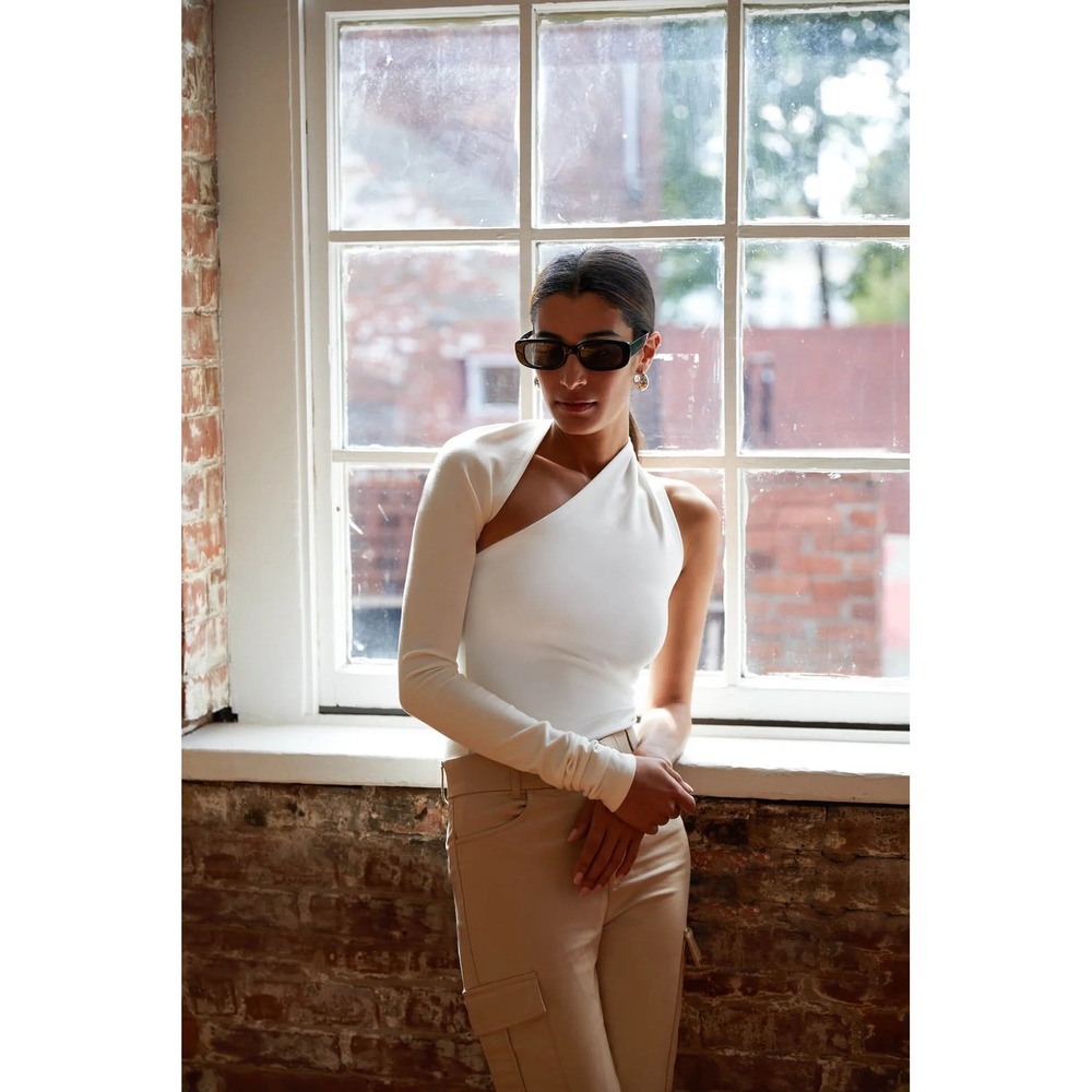 Asymmetrical One-Shoulder White Top - Picture 3 of 8